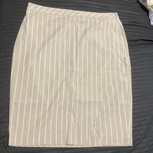 NWOT Banana Republic knee length skirt